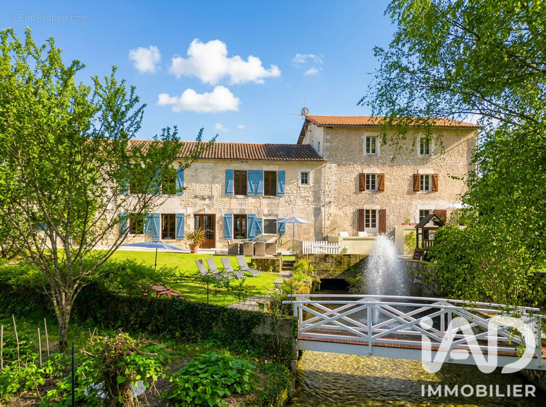 Photo 1 - Maison à BOURG-CHARENTE