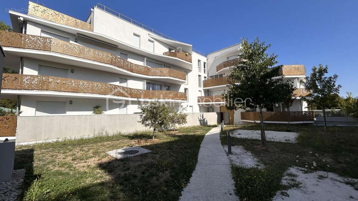 T2 récent 43 m² avec balcon 9,4 m² + parking sous-sol - photo 9