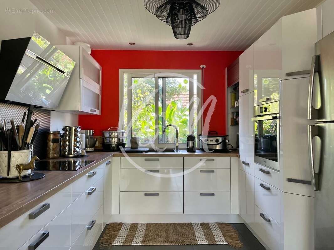 Une cuisine hyper fonctionnelle - Maison à LANTON