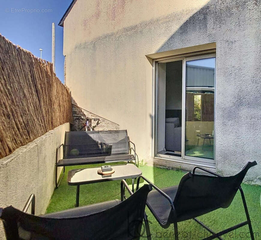 VENTE Maison en Pierre Rénovée  2 Chambres  49 m²  Parking  Proche Bourg SARZEAU (56370) - photo 6