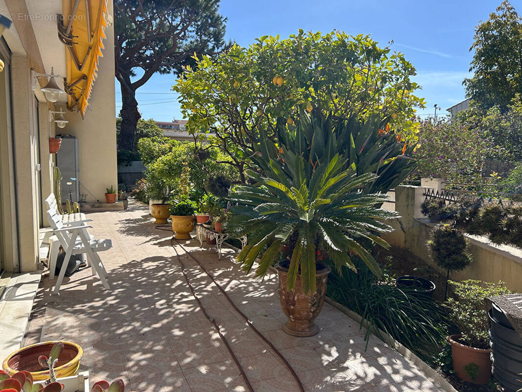 Appartement à SAINT-LAURENT-DU-VAR