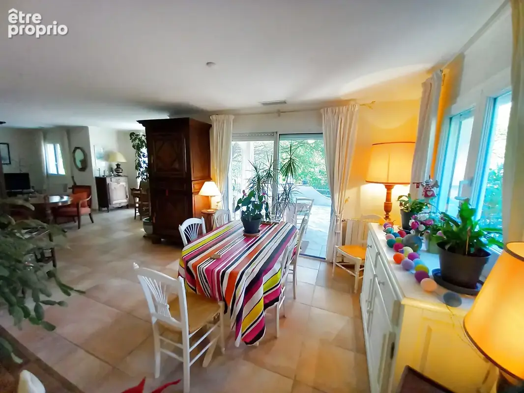 Superbe villa plain pied avec piscine sur 4000M2 arborés. - photo 40