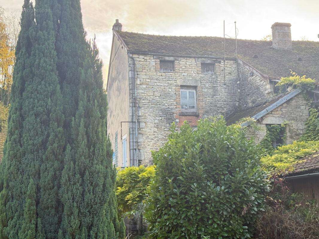 Maison à BEZE