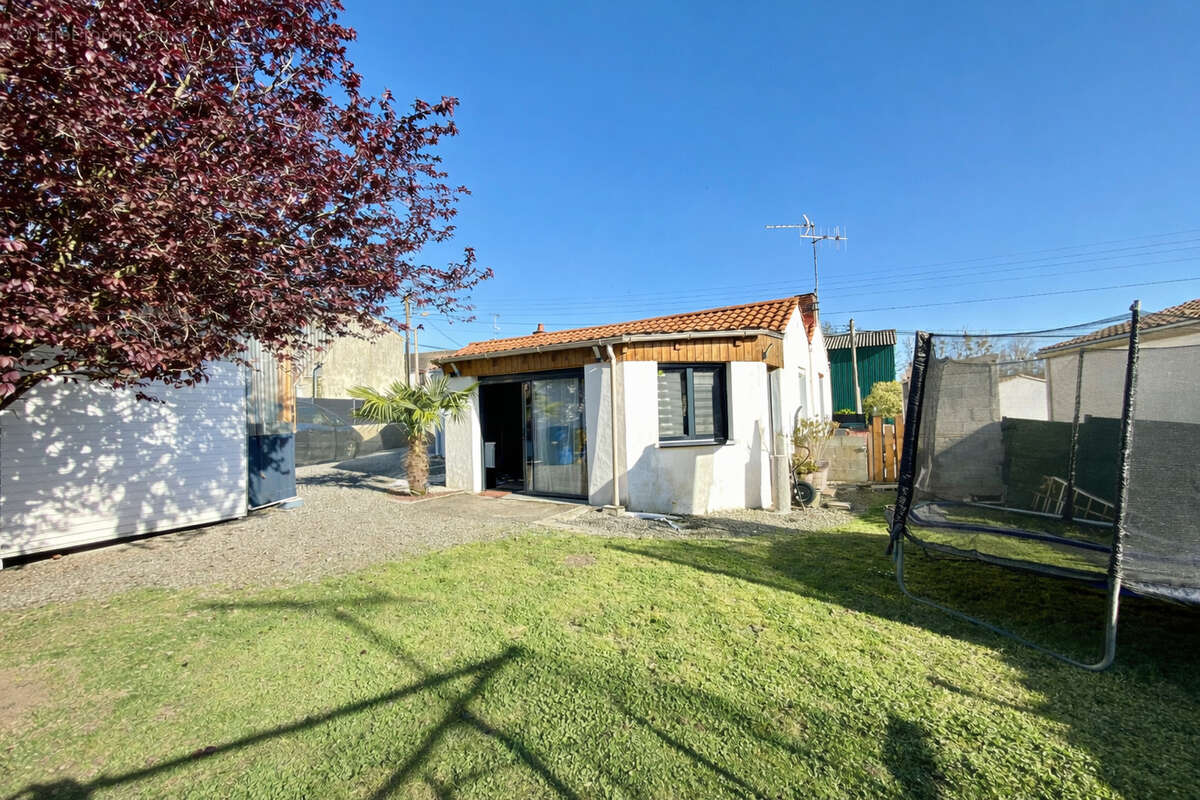 Maison à SAINT-ETIENNE-DU-BOIS