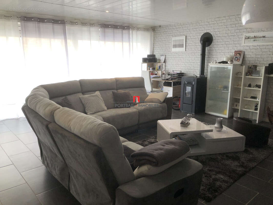 Maison à VENDAYS-MONTALIVET