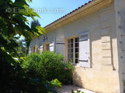 Maison à SAINT-CHRISTOLY-DE-BLAYE