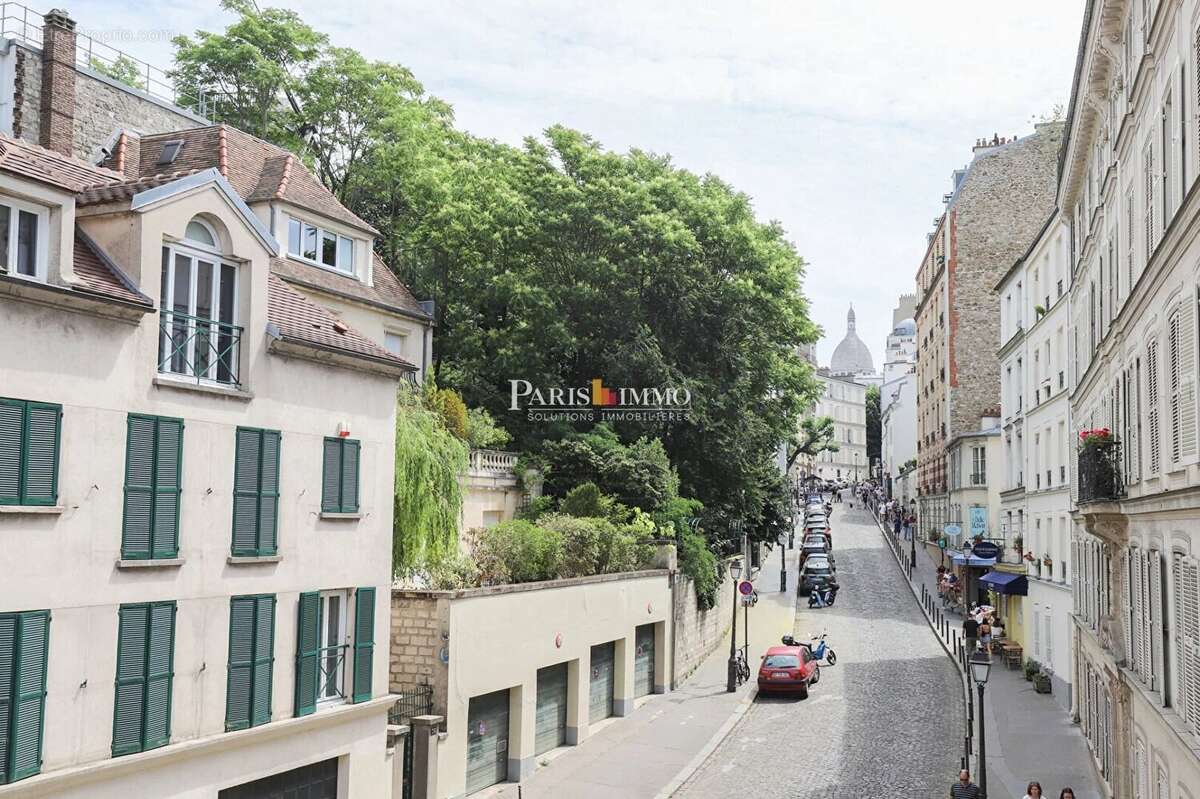 Paris 18e - Rue Lepic - Charme et calme - photo 6