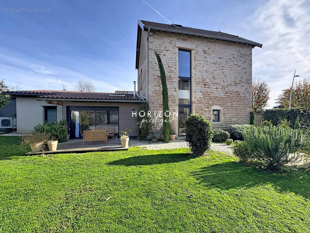 Maison à CHARNAY-LES-MACON