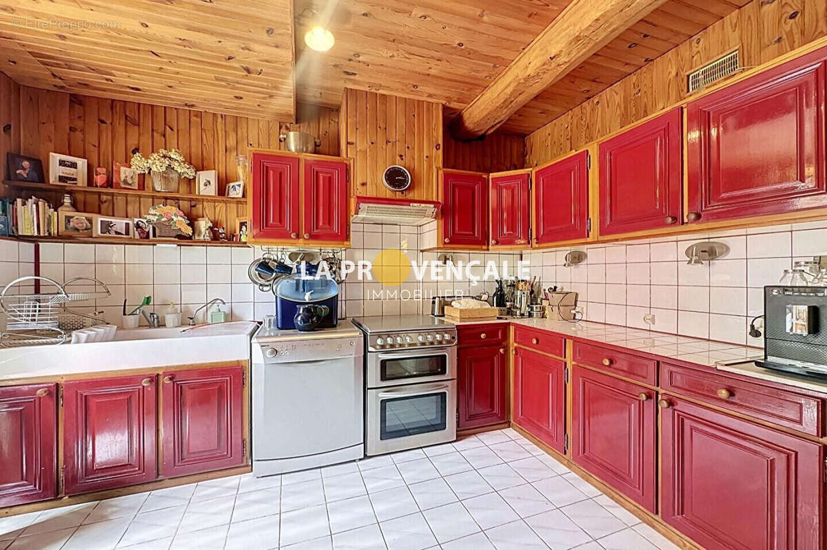 Maison 114 m² à Pourrieres  - photo 4