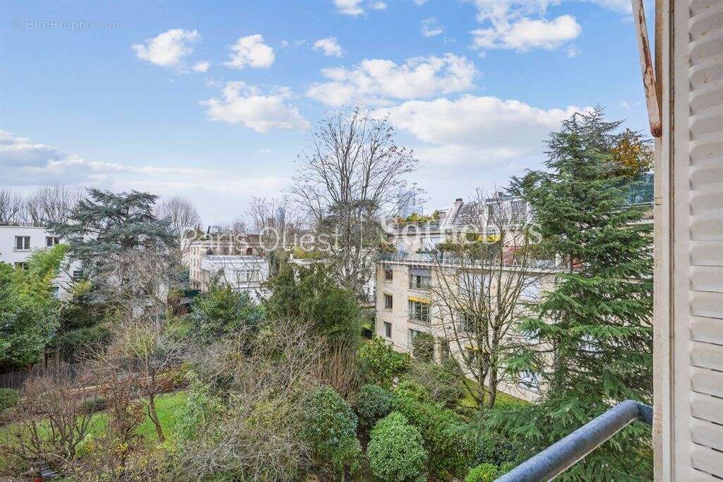 Appartement à NEUILLY-SUR-SEINE