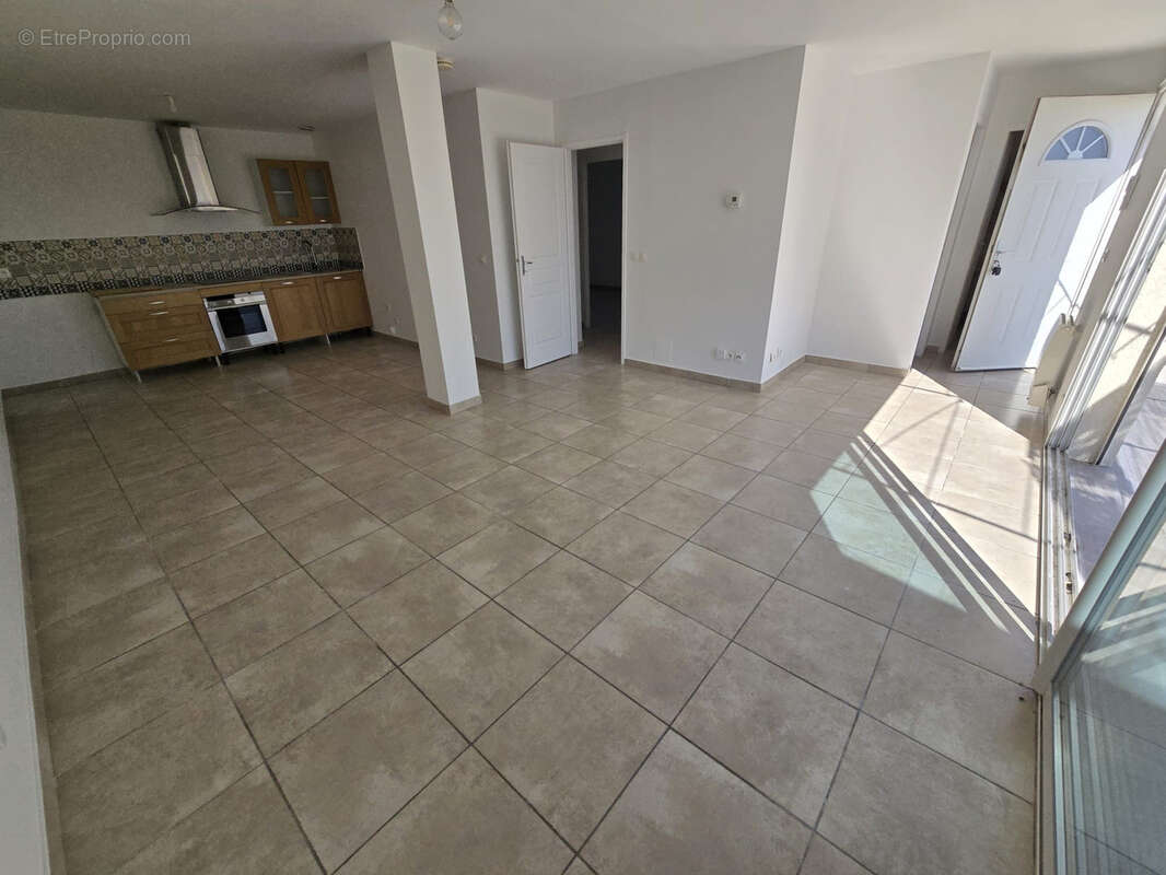 Appartement à COMBAILLAUX