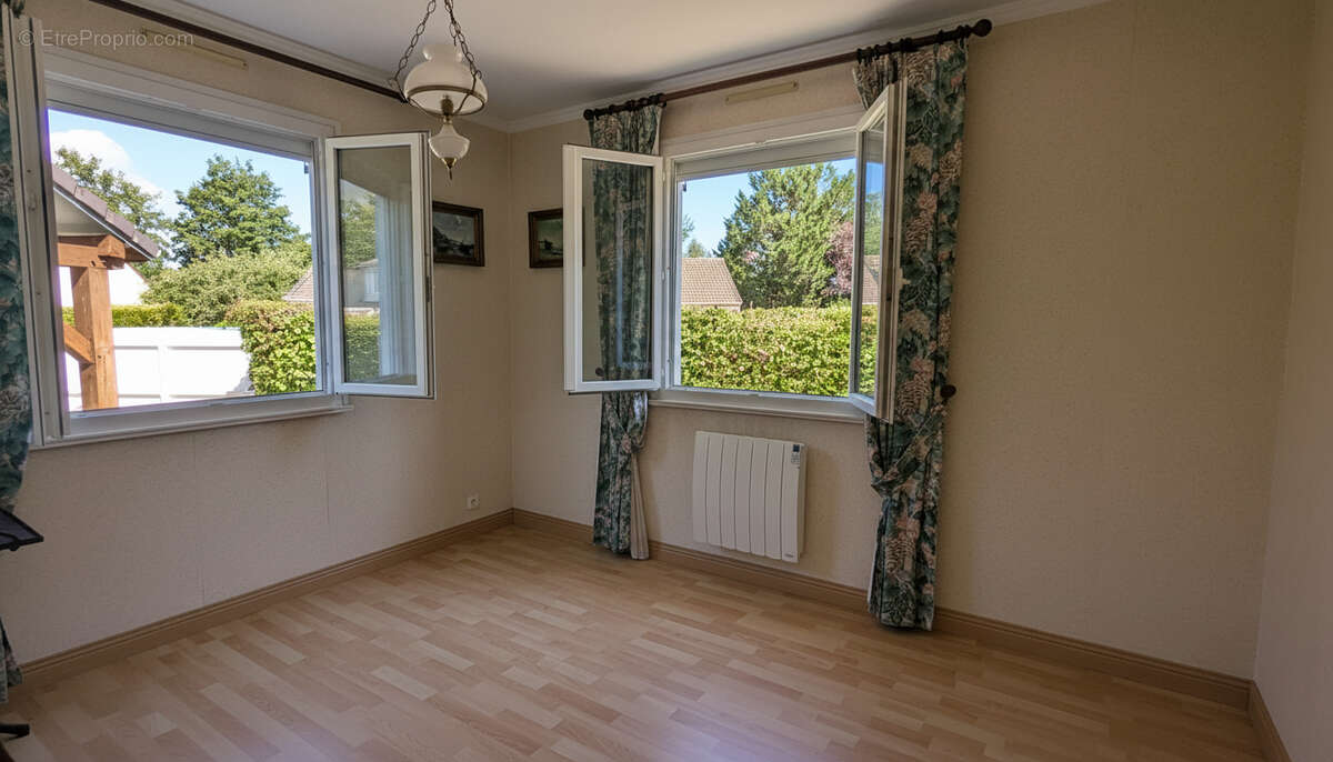 Maison de plain-pied 128 m² avec jardin à Val-de-Reuil 4 chambres - photo 9
