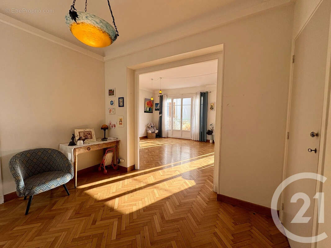 Appartement à MARSEILLE-5E