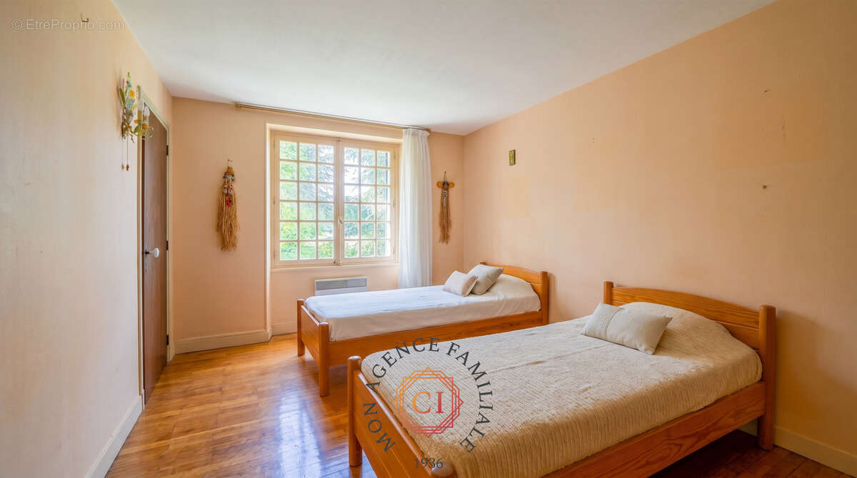 Maison 7 pièces de 173 m2 avec dépendances - photo 6