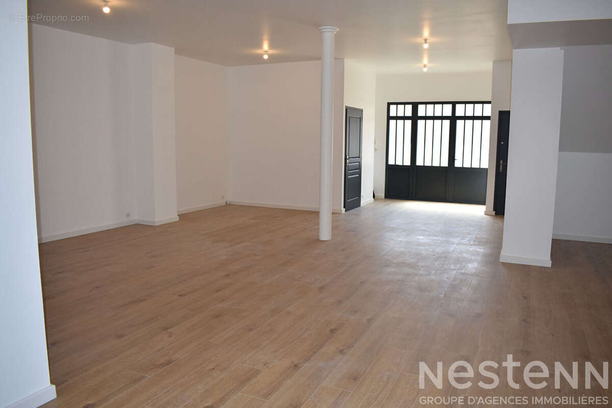 Commerce à LA LONDE-LES-MAURES