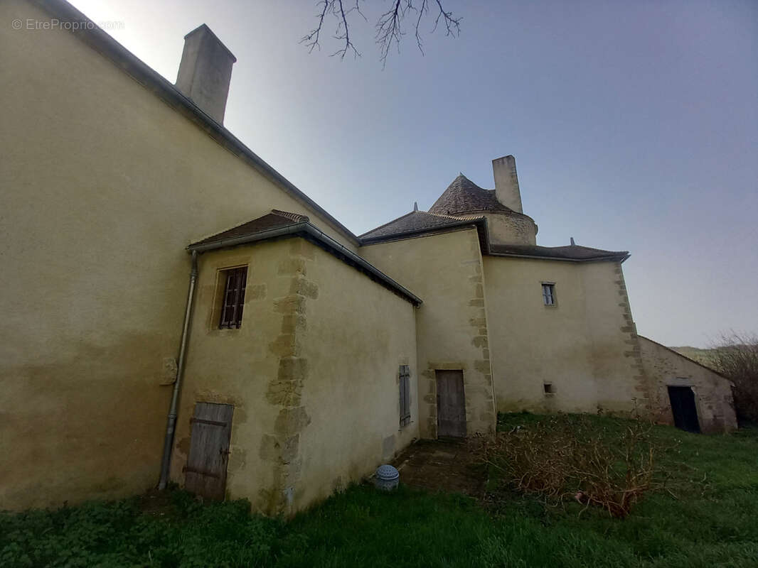 Maison à MONTIGNY-SUR-CANNE