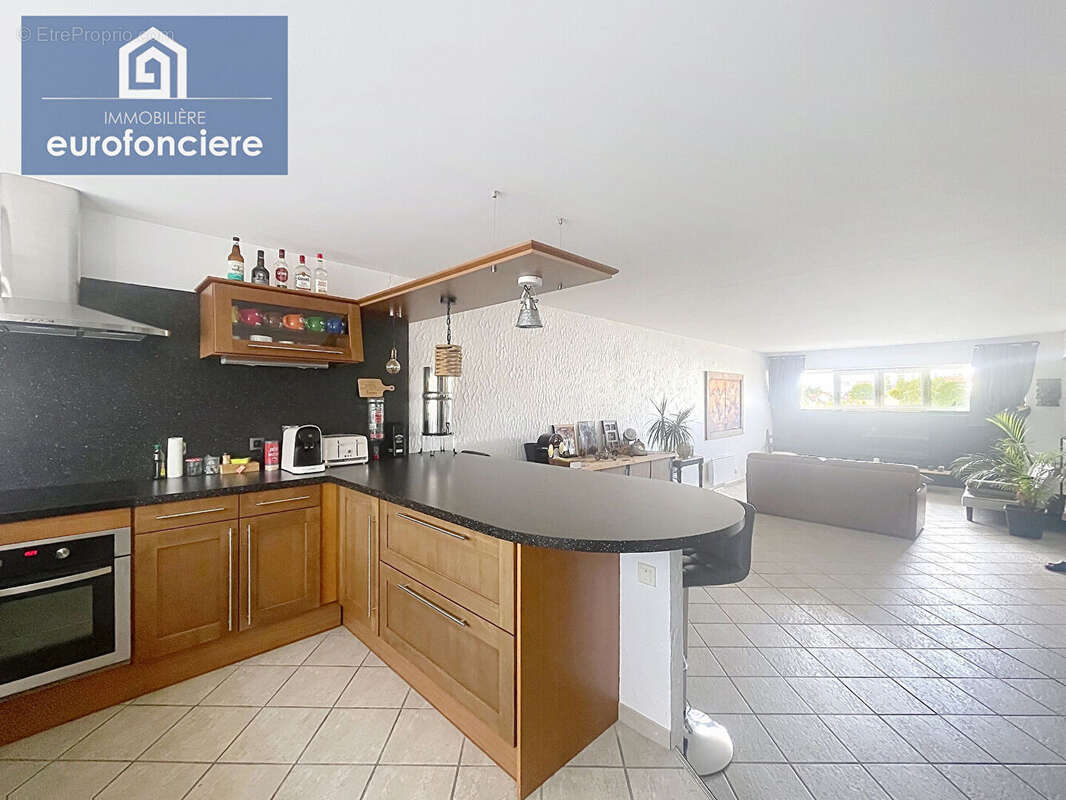 Appartement à SAINT-JULIEN-LES-VILLAS