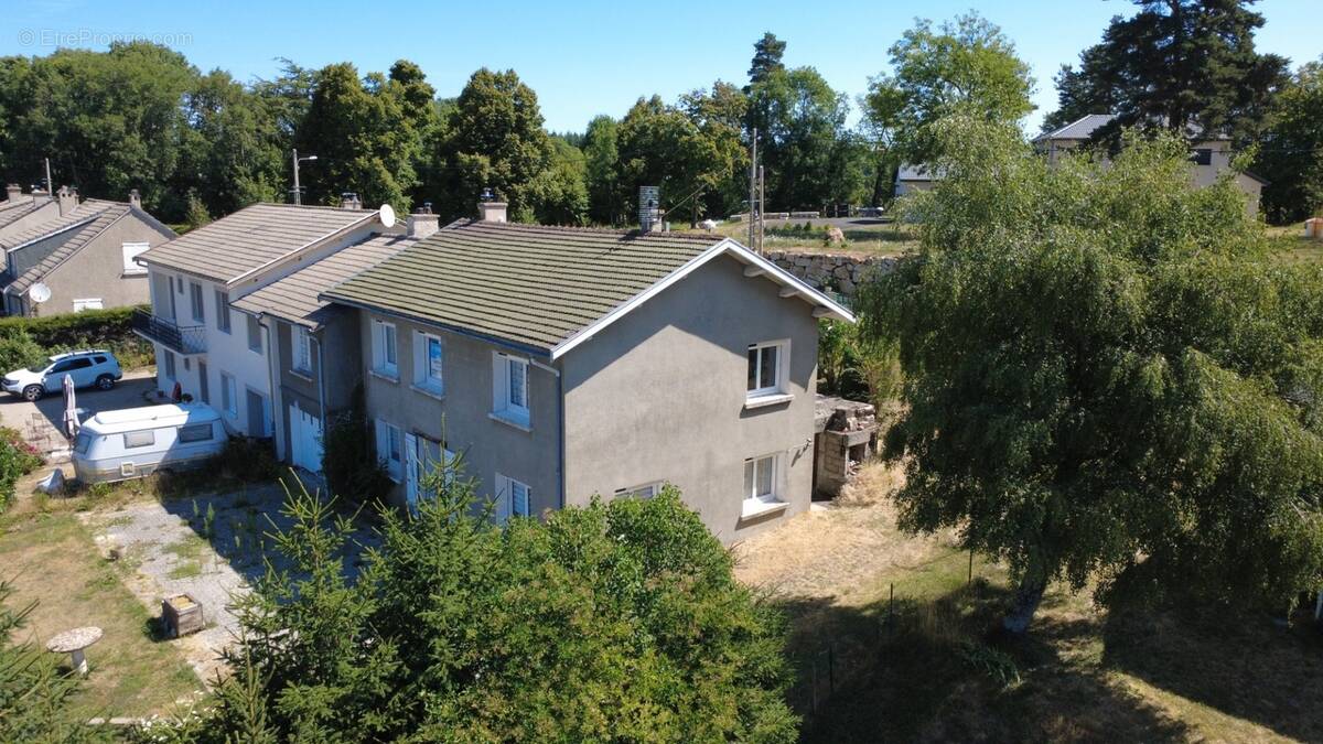 Maison à SAINT-AGREVE