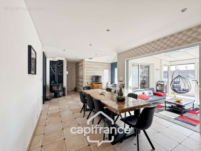 Maison contemporaine de plain-pied de 160 m² – 4 chambres – Véranda de 27 m² avec spa – Double garage – Carport – Noyal-Pontivy - photo 9