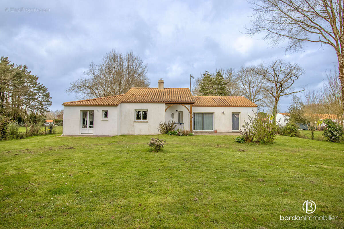 Maison à CHATEAUNEUF