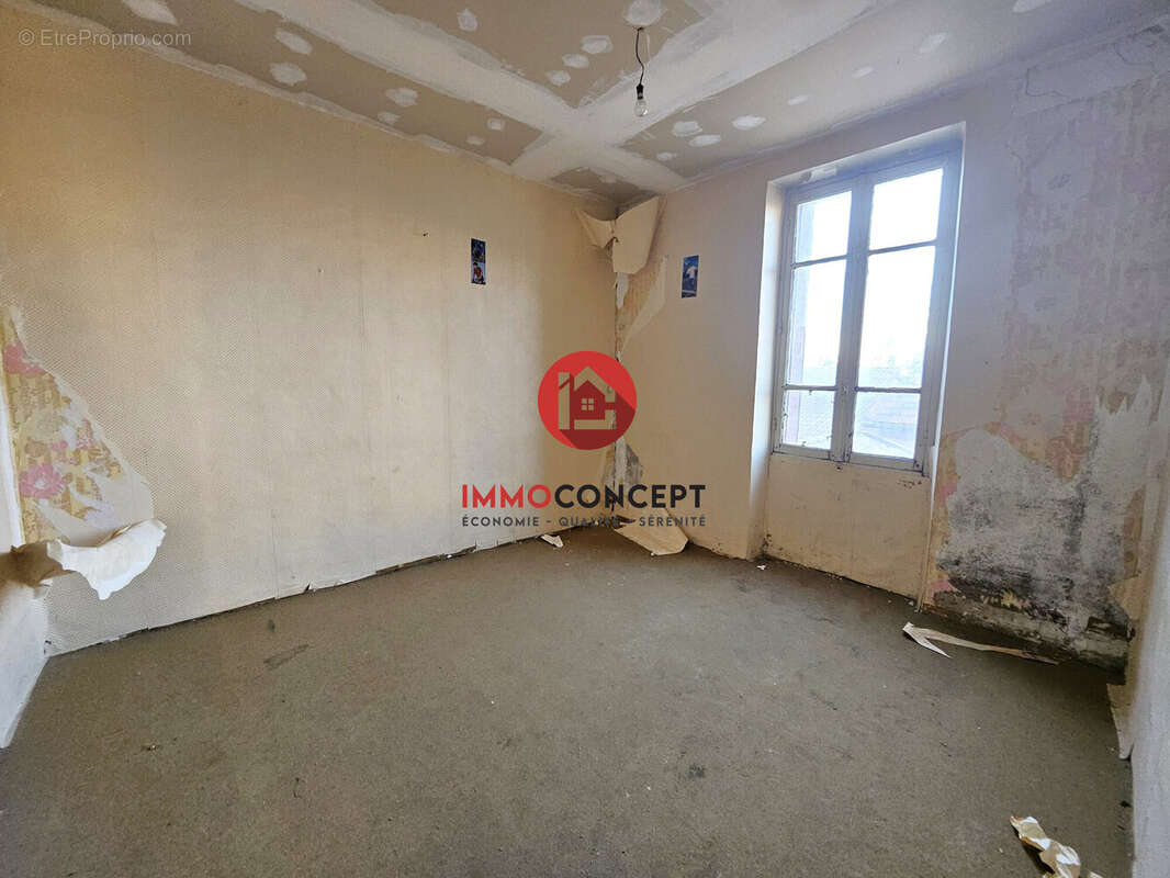 Appartement à BAGNOLS-SUR-CEZE