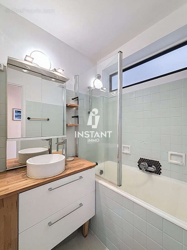 Appartement à CHARENTON-LE-PONT