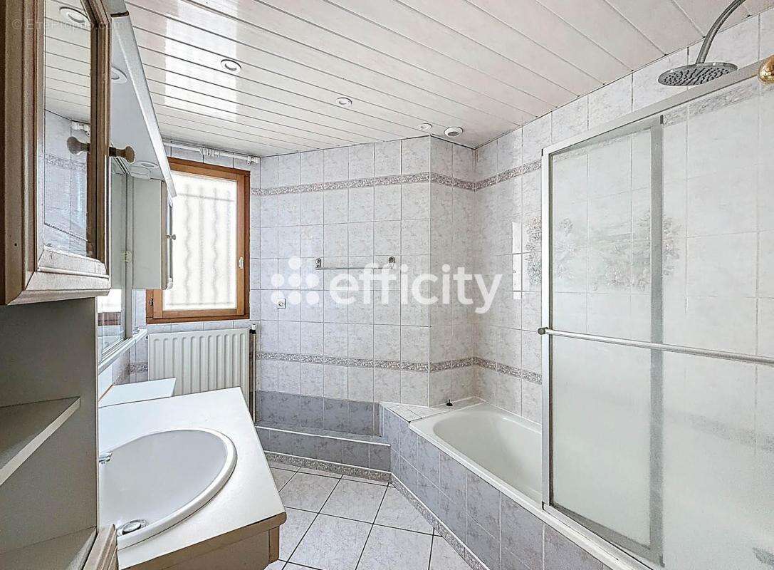 Maison 109 m² à Saint-Chamond  - photo 8