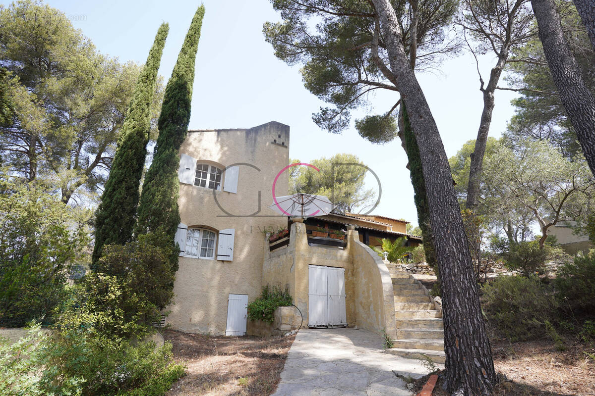 Maison à VENTABREN