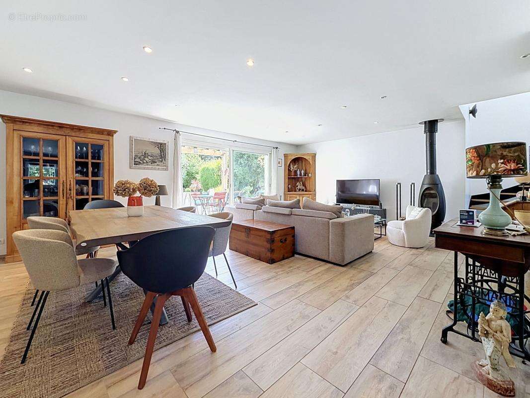 Maison familiale de standing avec piscine, suite parentale et appartement indépendant - photo 3