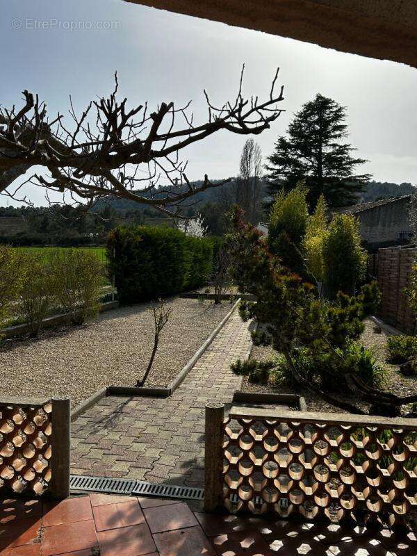 Maison à LE PUY-SAINTE-REPARADE