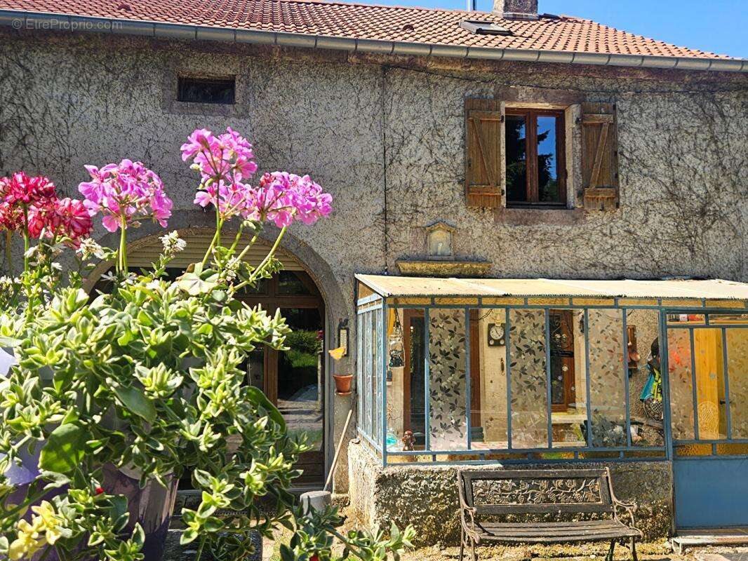 Maison de caractère en pierres, dépendances et terrain de 1,36 ha avec source - photo 7