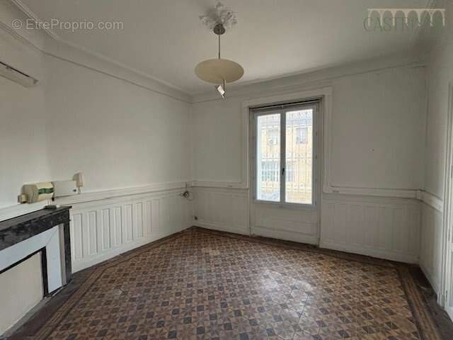 Commerce à CASTRIES