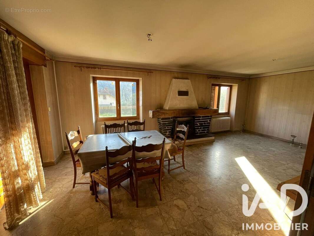 Maison 260 m² à Saint-Avre  - photo 4