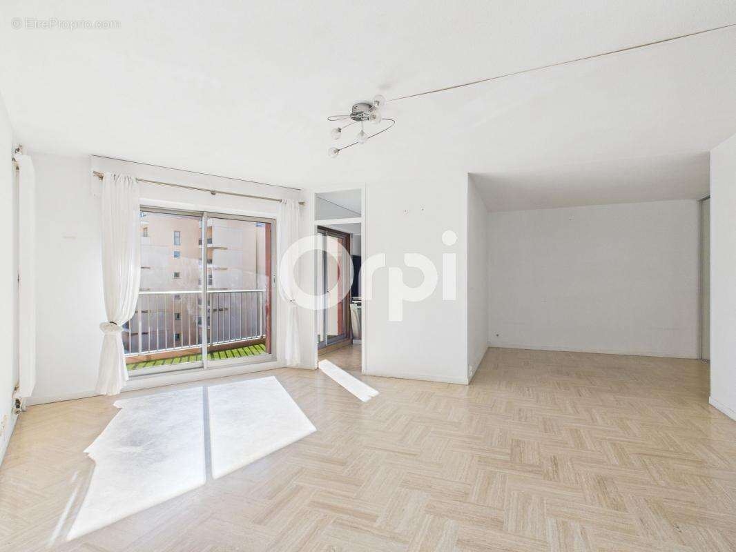 Appartement à MANDELIEU-LA-NAPOULE