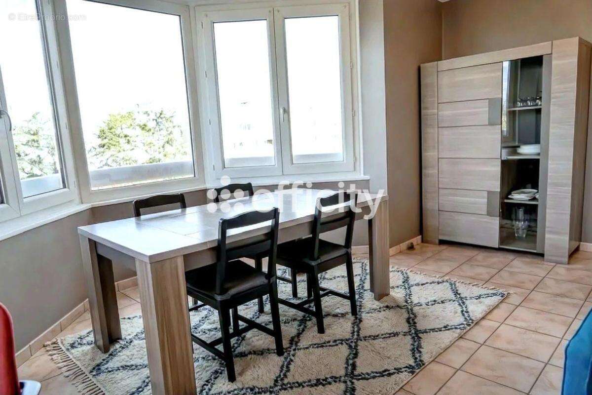 Appartement à SARTROUVILLE