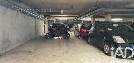 Photo 3 - Parking à LIEUSAINT