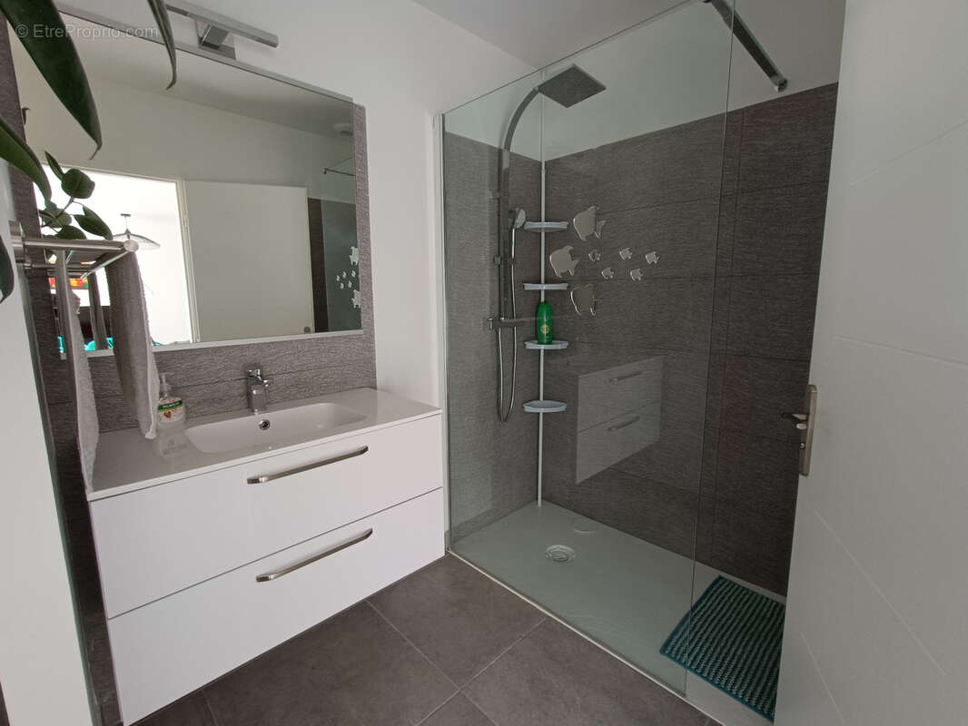 Maison à SAINT-LAURENT-DE-LA-SALANQUE