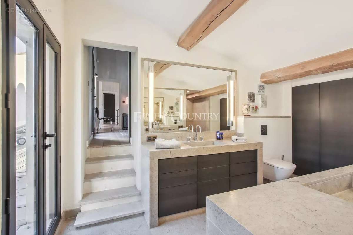 Maison à TOURRETTES