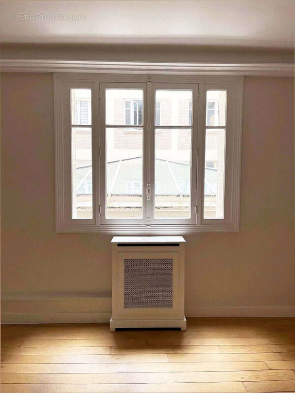 Commerce à PARIS-16E