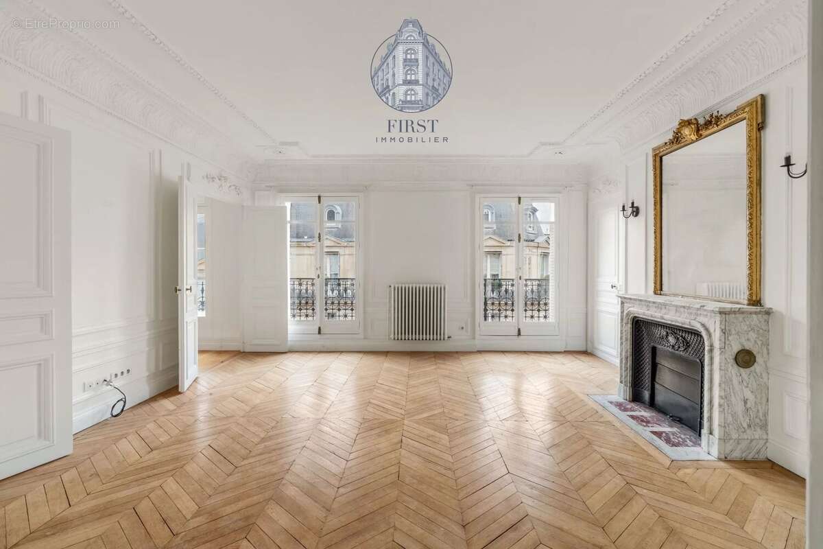 Appartement à PARIS-8E