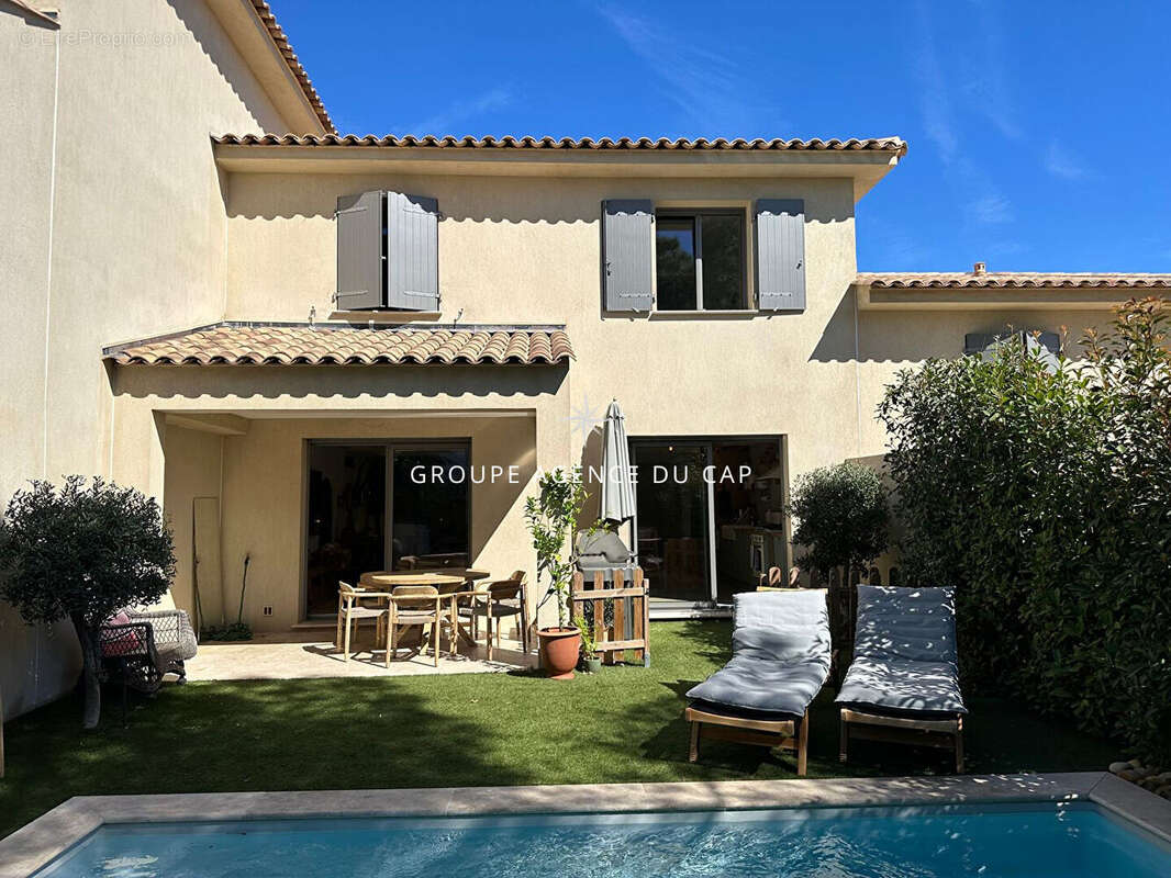 Maison à LES ISSAMBRES