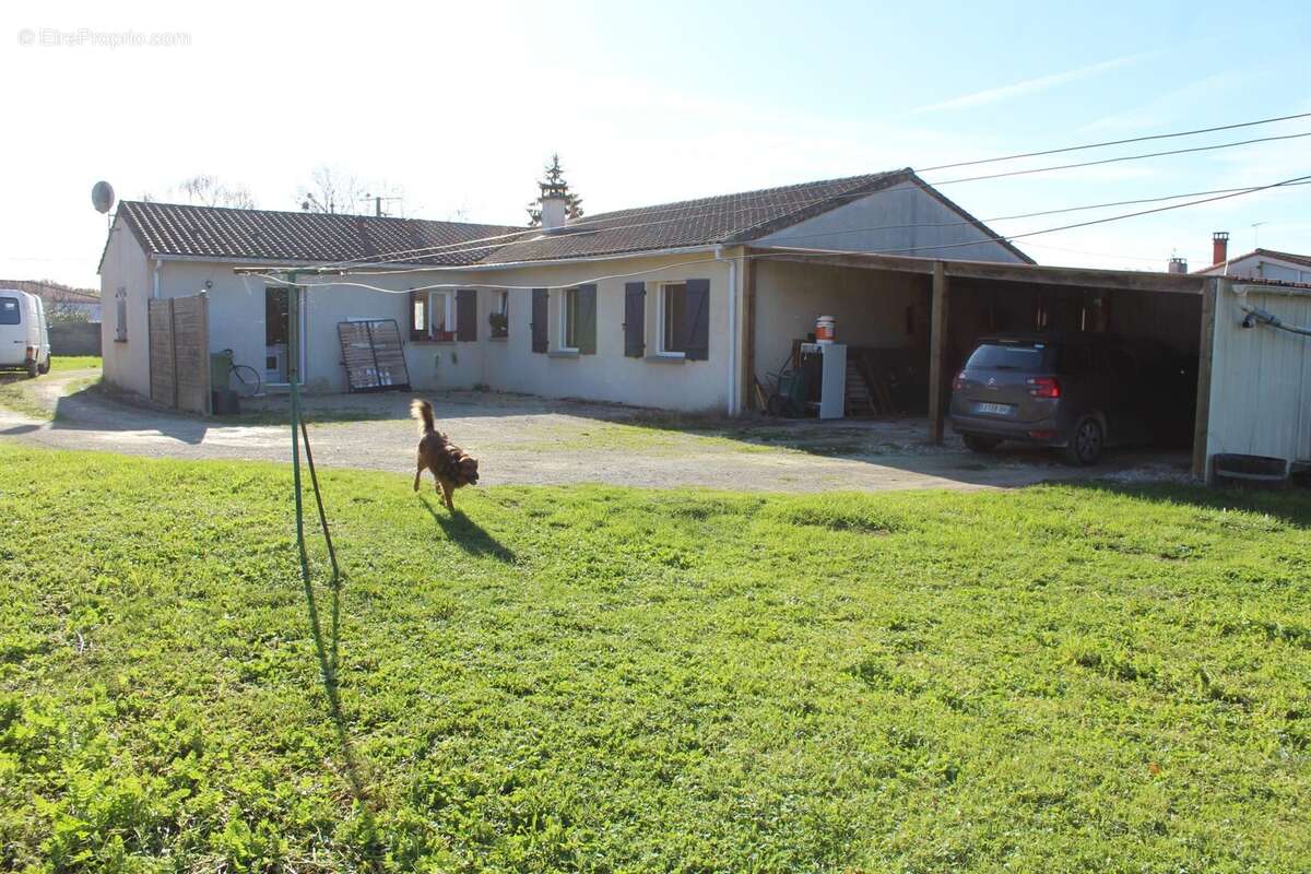 Maison à SAINT-ROMAIN-DE-BENET