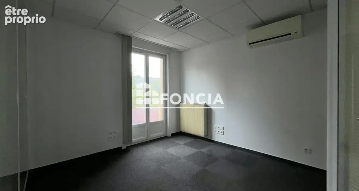 Local commercial libre sur deux niveaux de 190m2 - Quartier Saint Eloi - photo 9