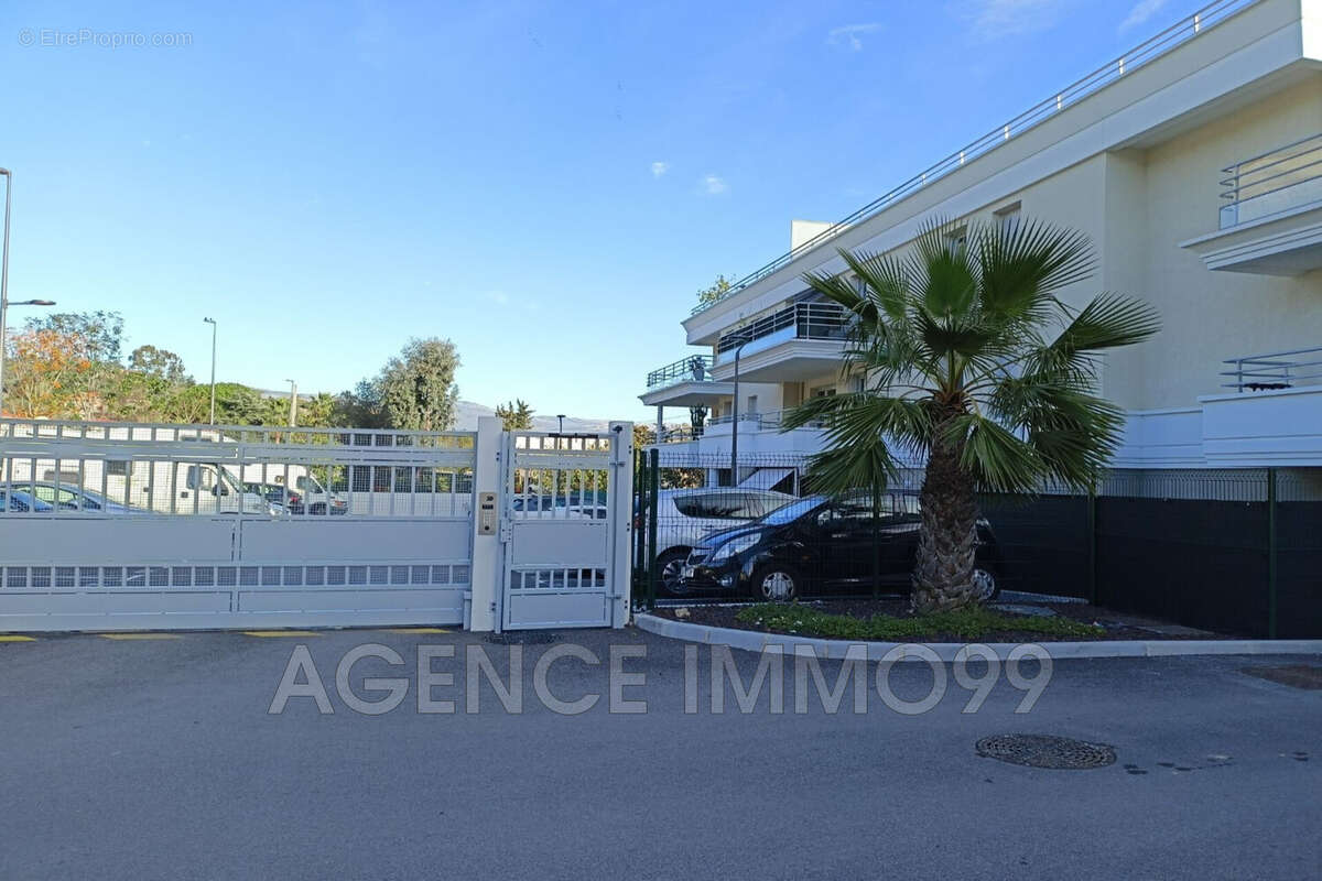 Parking à MANDELIEU-LA-NAPOULE