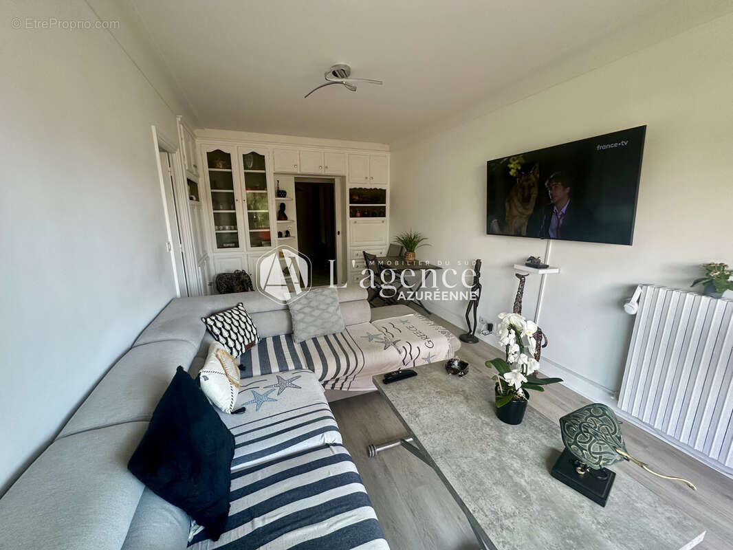 Appartement à SAINT-LAURENT-DU-VAR