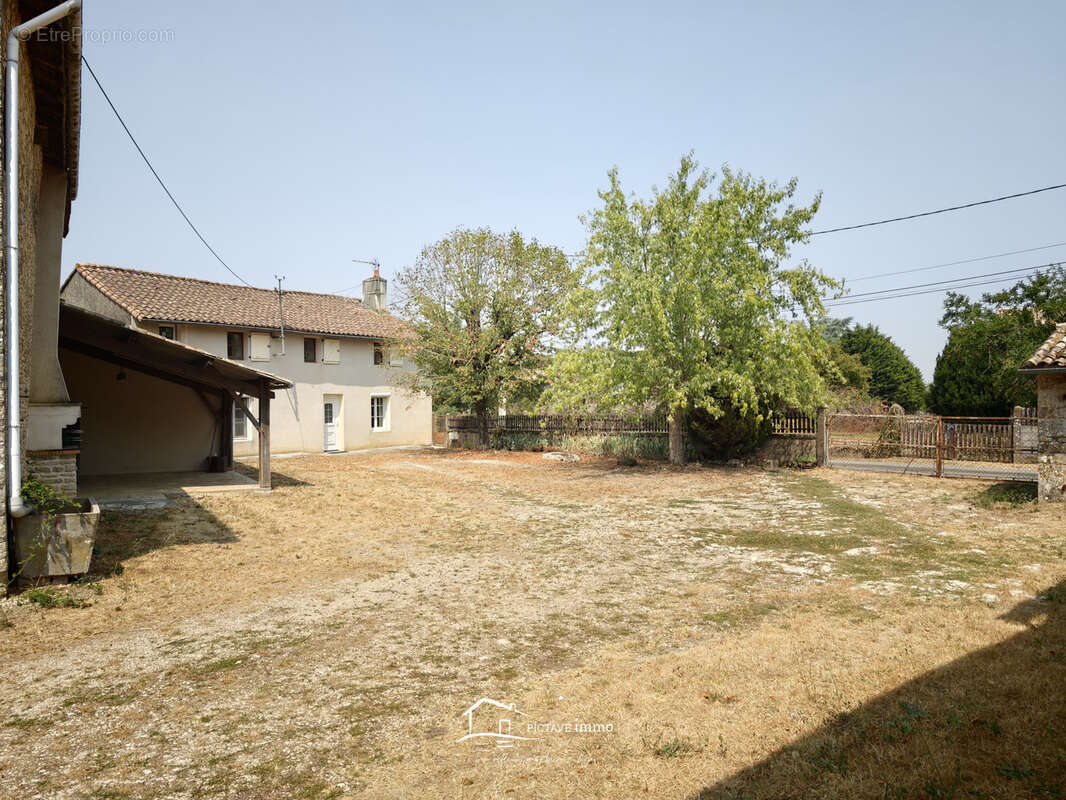 Maison avec dependances - photo 13