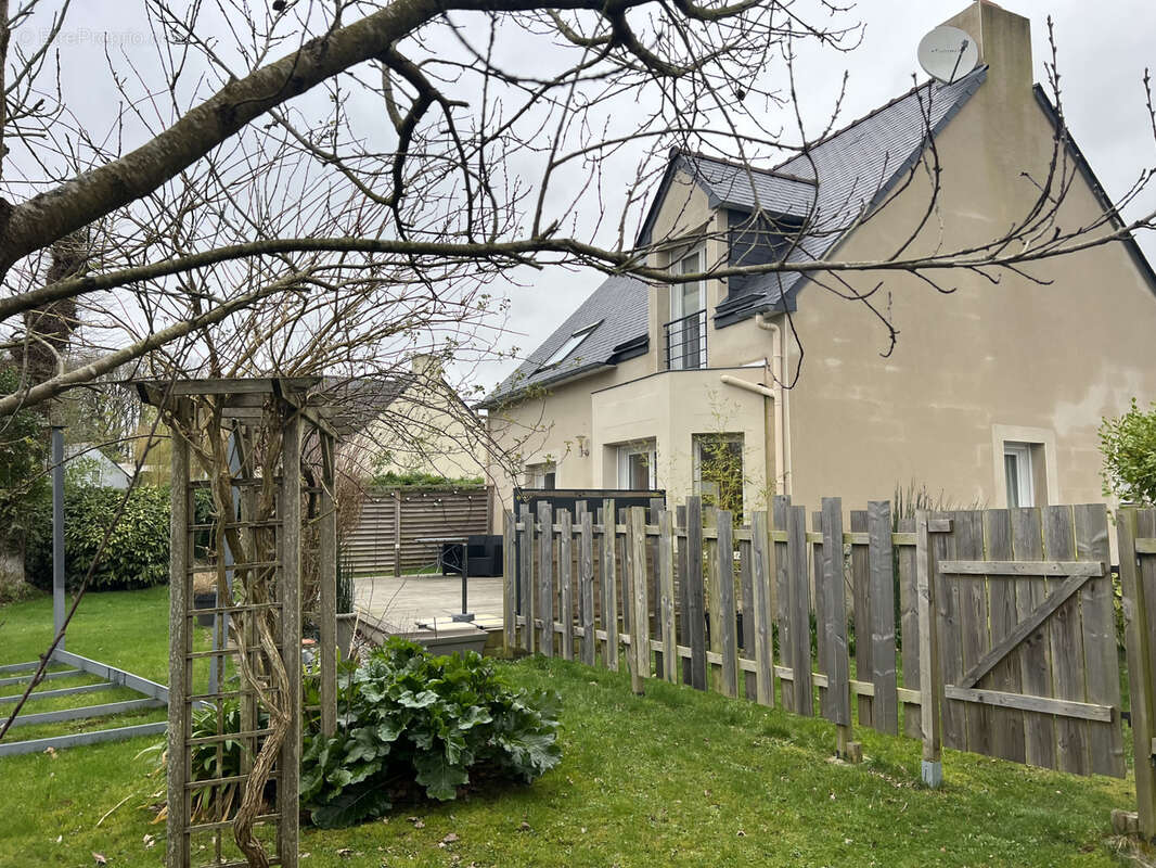 Maison à LANGROLAY-SUR-RANCE