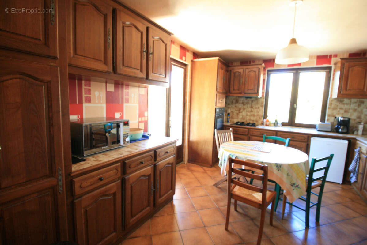 Maison à SAINT-LEON-SUR-VEZERE