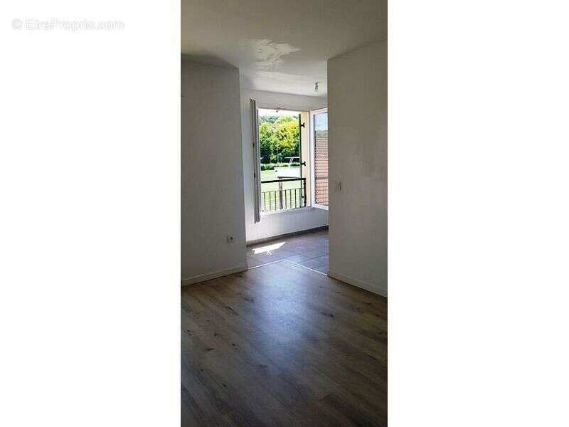 Appartement à VAUJOURS
