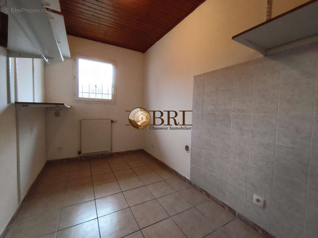 buanderie - Maison à SAINT-JEAN-DE-SOUDAIN